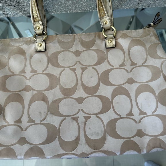 Gorgeous and fun Coach Handbag! - Picture 3 of 6